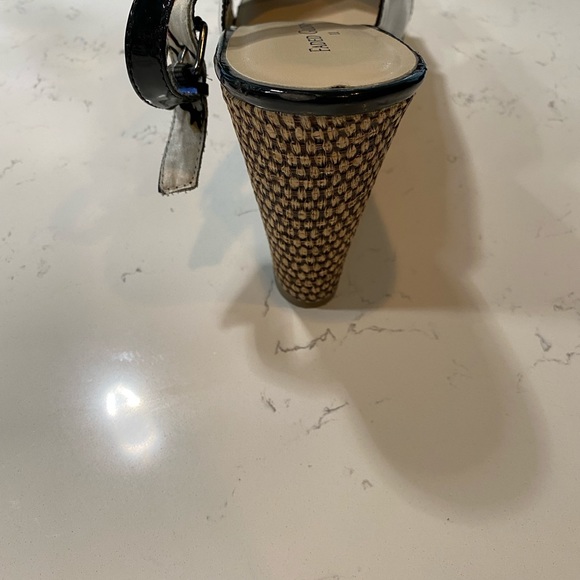 Faded Glory Open Toe Wedge Heels Black Tan Strap - Picture 6 of 8